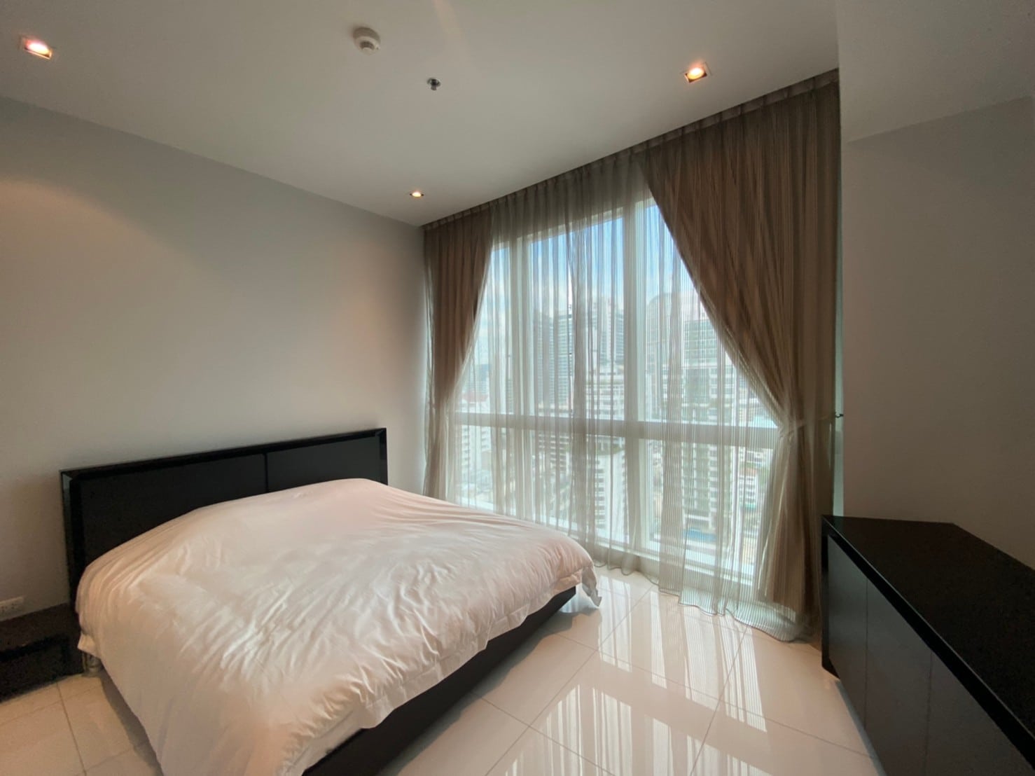 bedroom with city view